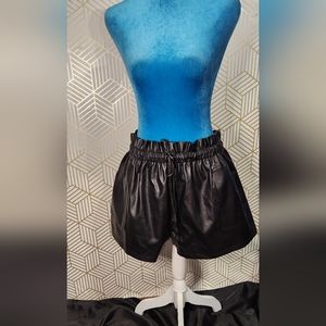 Woman's black faux leather shorts (size 2X)